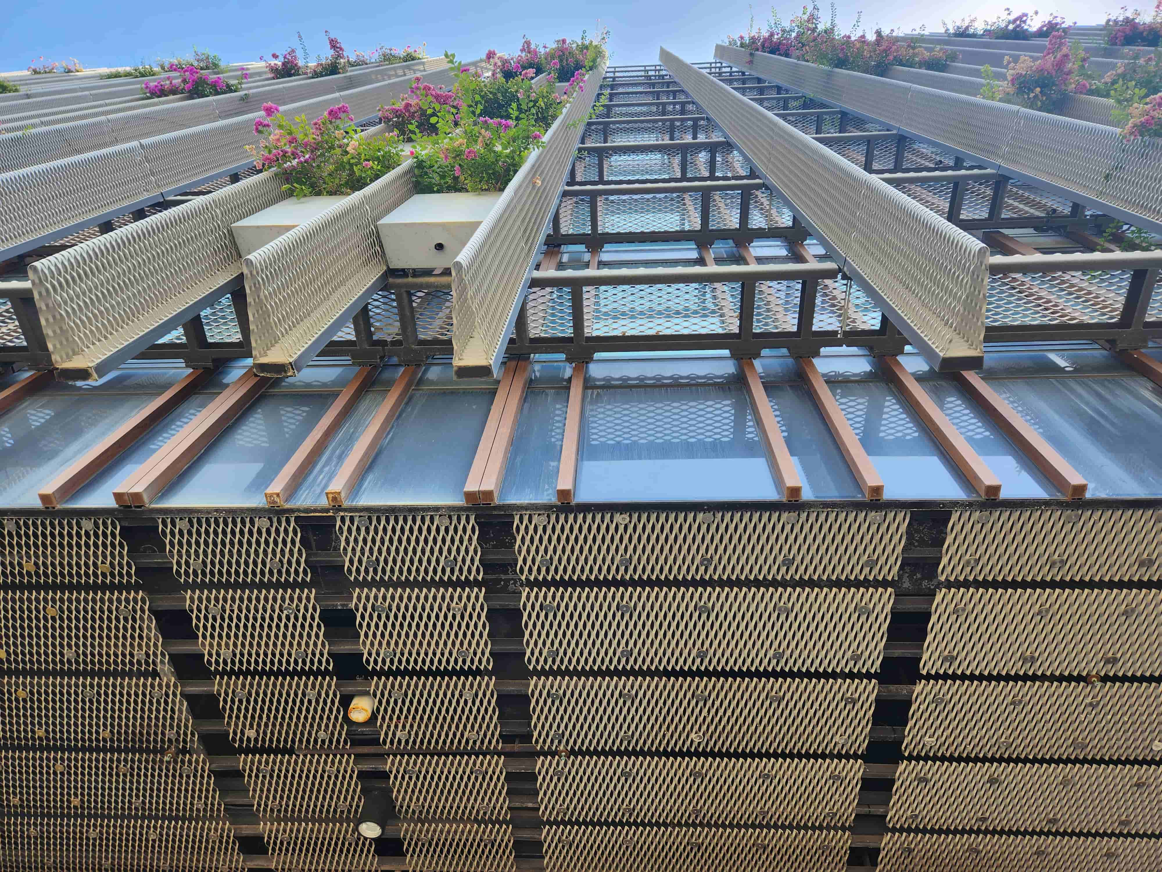Elevate Your Building Facade with Huijin’s Aluminum Expanded Metal